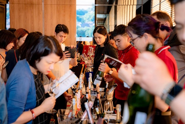 WineFest 2025: Ba thập kỷ đam mê – Hành trình kết nối Việt Nam với tinh hoa rượu vang thế giới - Ảnh 1 WineFest 2025: Ba thập kỷ đam mê – Hành trình kết nối Việt Nam với tinh hoa rượu vang thế giới - Ảnh 1